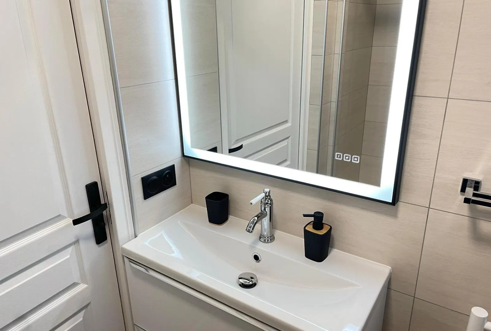 Apartamento Studio Sur La Promenade Des Anglais Avec Vue Mer Originale A 40 M De La Plage Niza