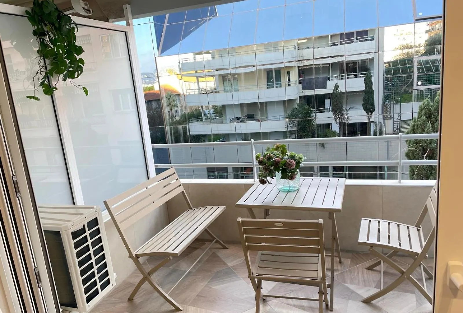 Studio Sur La Promenade Des Anglais Avec Vue Mer Originale A 40 M De La Plage Nice Apartment